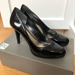 Ann Taylor patent leather black pumps